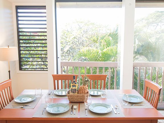 Dining table seats 6