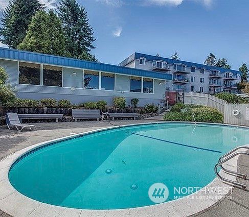 5th image of 924 Shorewood Drive #37