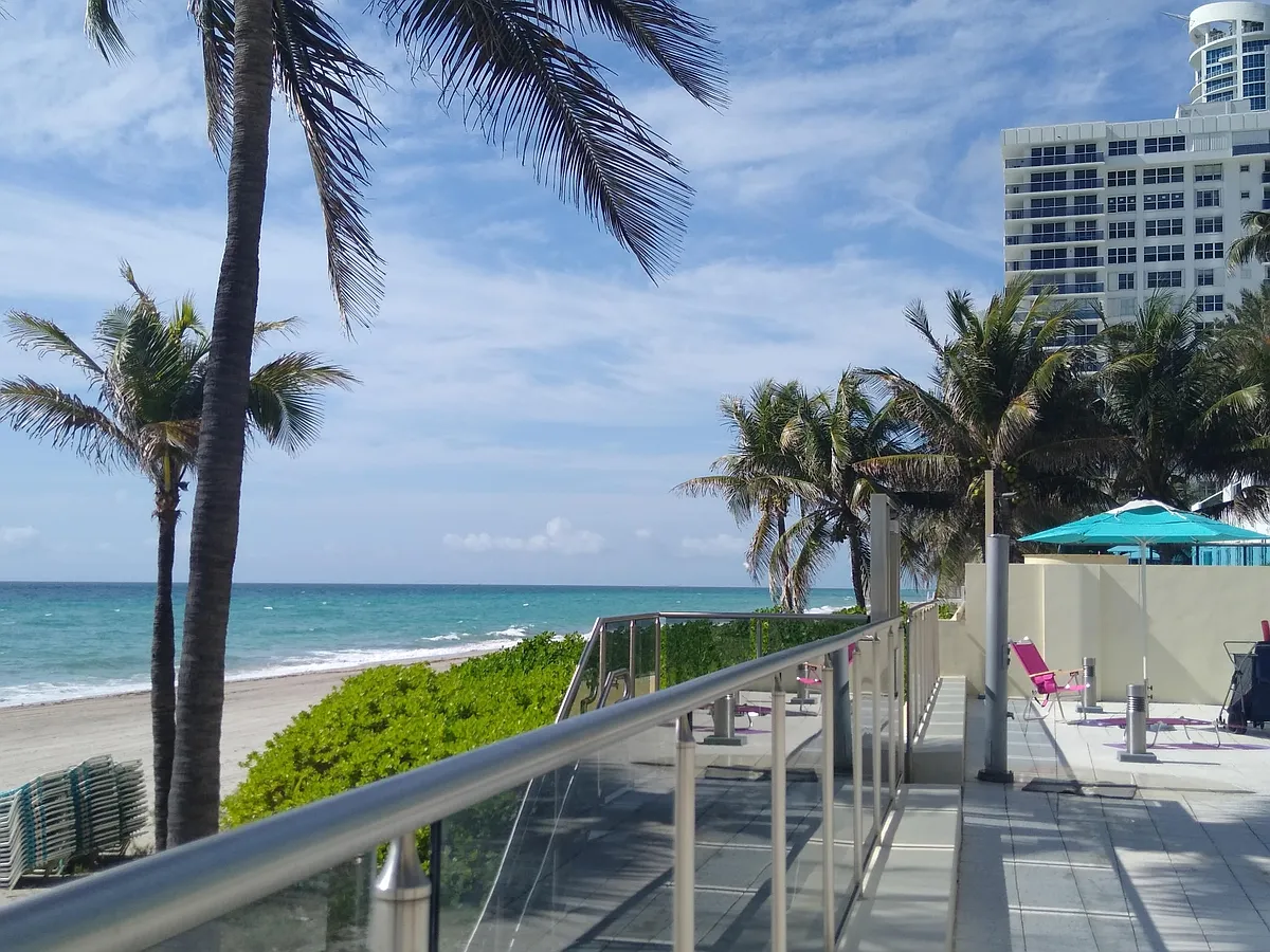 Building Photo - 2501 S Ocean Dr #1527