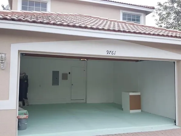 9761 NW 2nd St, Pompano Beach, FL 33071