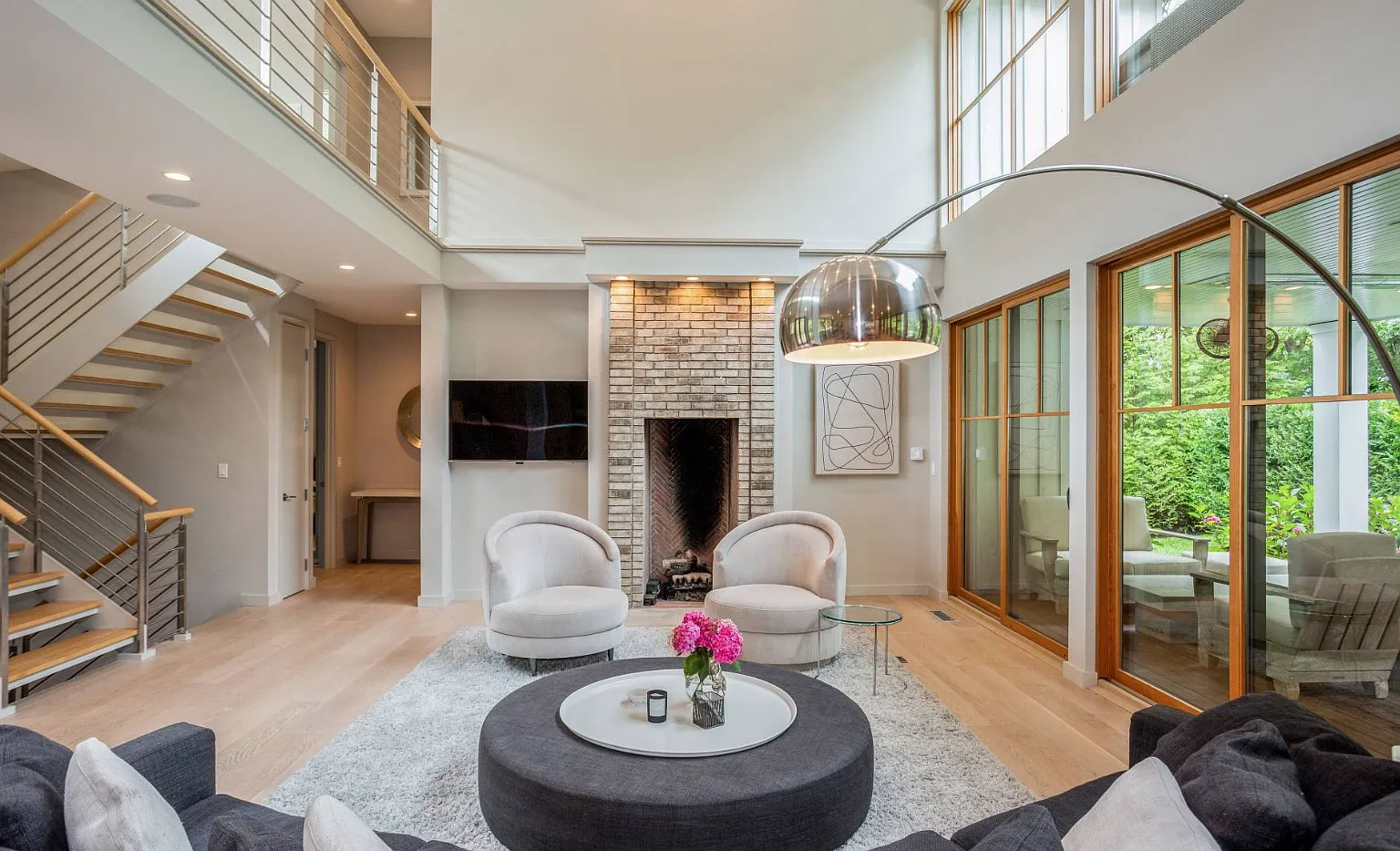 Modern 6 Bedroom Luxury In Sag Harbor Village Watrfront Enclave — Photo 4