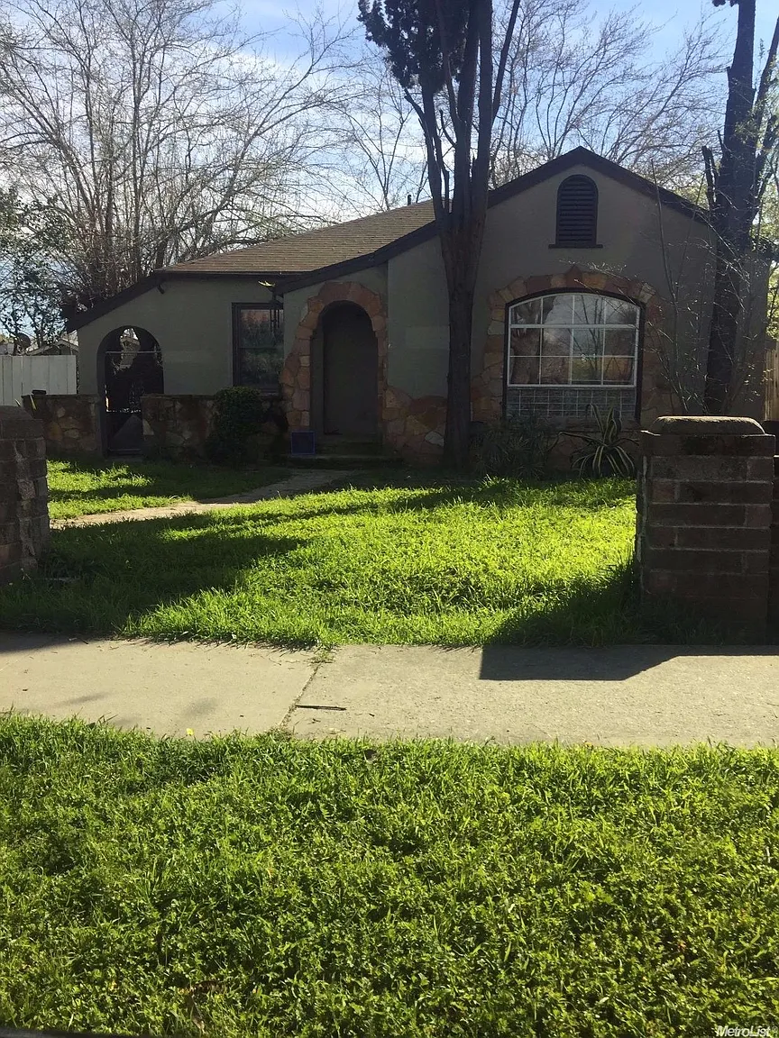 311 California Ave photo 1