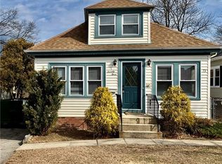 73 Mason Ave, Cranston, RI 02910