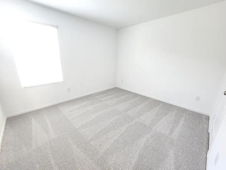 2213 Neyland Dr — Photo 6
