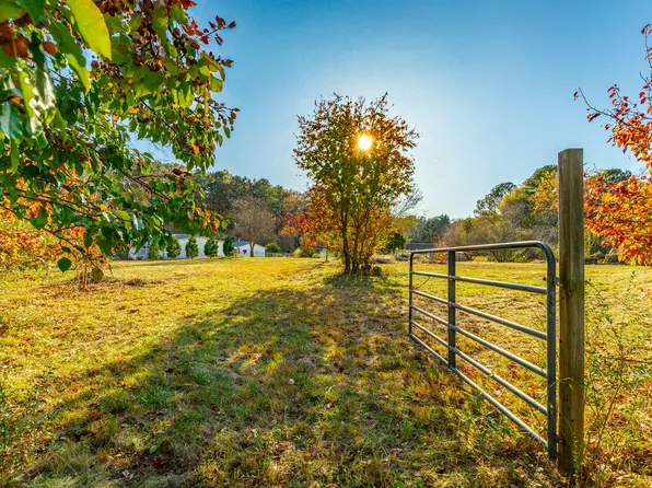 633 E Garden Farm Rd, Rossville, GA 30741