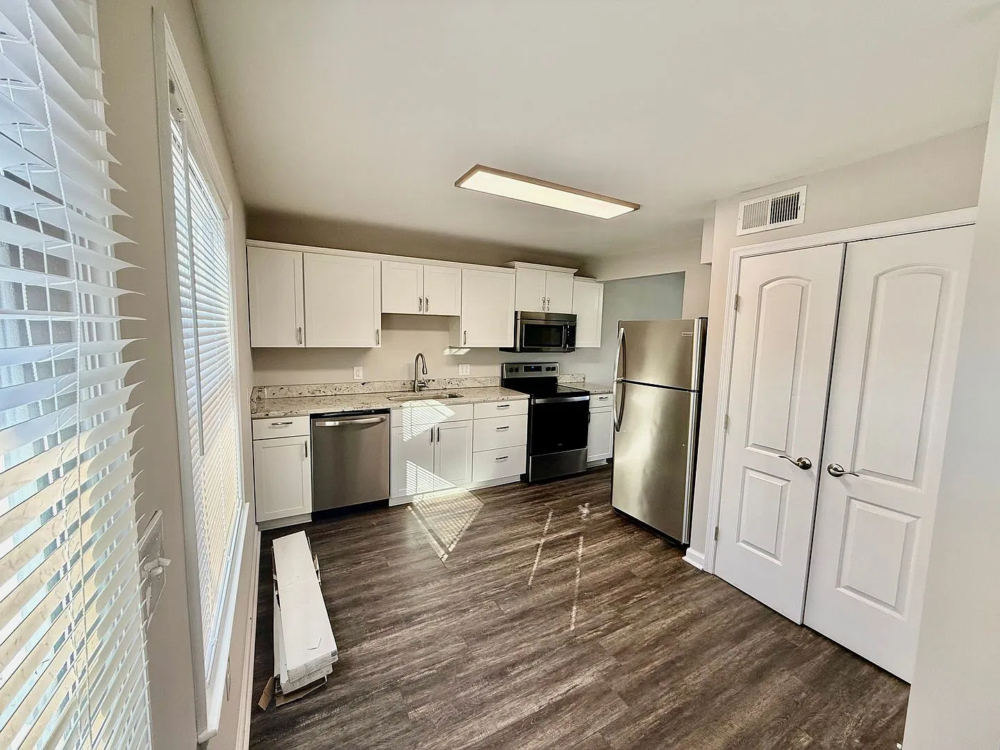 Two Bedroom Apartment in the Heart of Bedford! — Photo 3