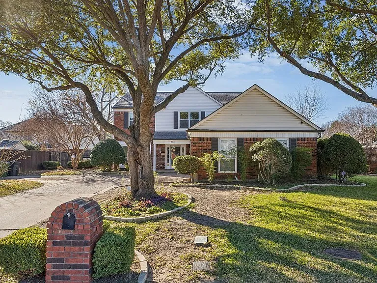 709 Bridget Way — Photo 2