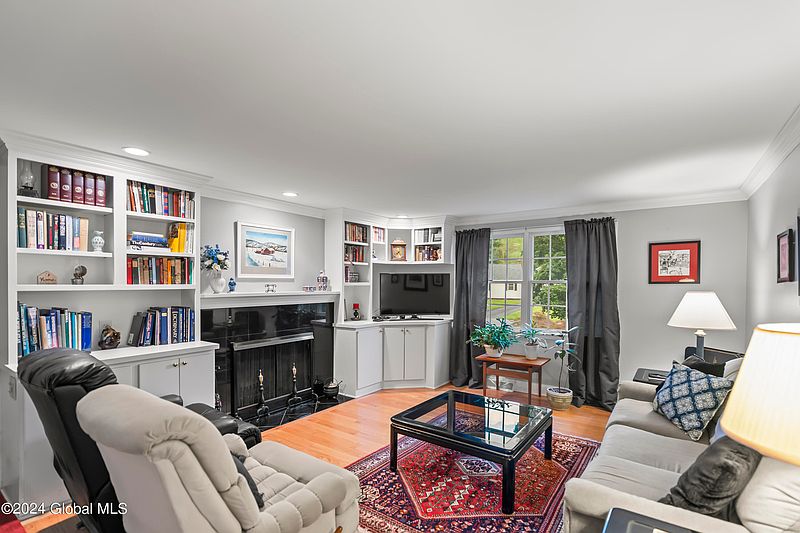 2nd image of 9 Conifer Drive
