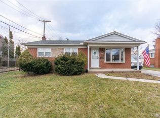 20335 Martin Rd, Saint Clair Shores, MI 48081