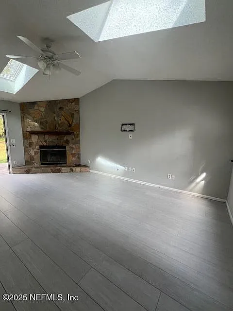 3 bed, 2.5 bath, 1241 sqft, $2,100 — Photo 2