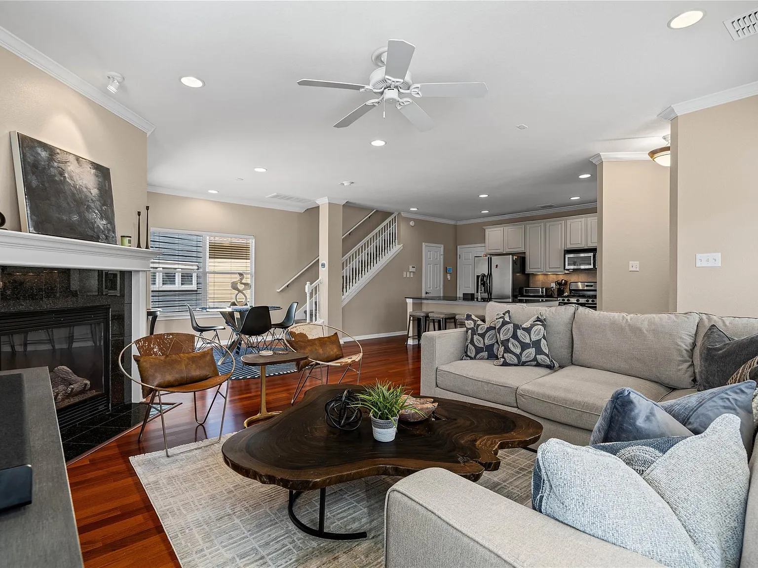 3 bed, 2.5 bath, 1785 sqft, $3,300 — Photo 4