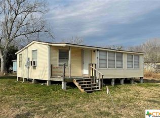 58 Carancahua St, Edna, TX 77957