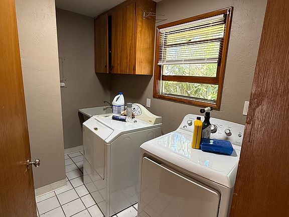 4th image of 3025 Tess Ave NE
