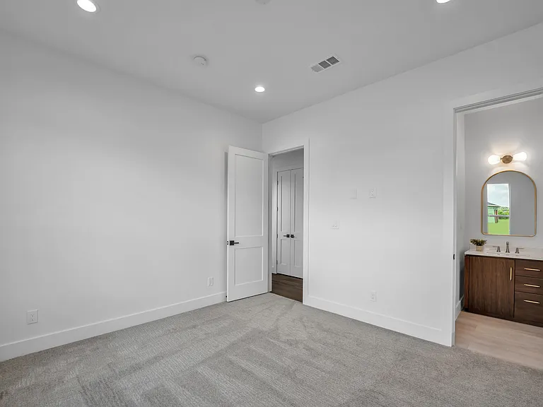Secondary en-suite