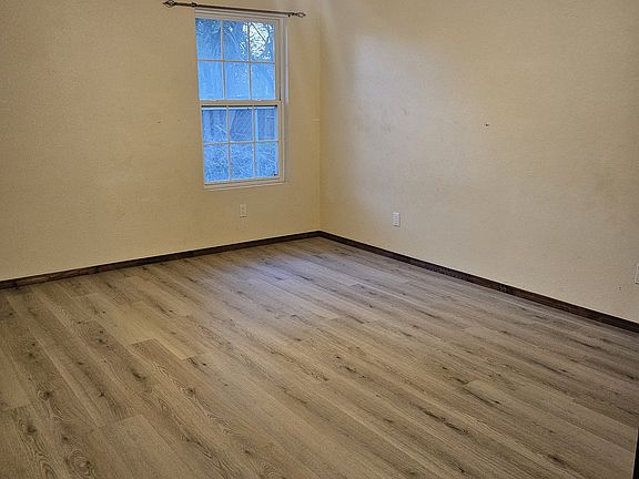 4th image of 909 Edgewood Ave