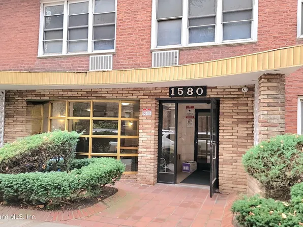 1580 E 13th St APT 4B, Brooklyn, NY 11230
