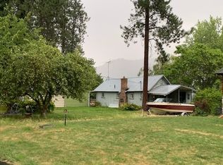 23702 N Westlake Dr, Nine Mile Falls, WA 99026