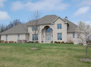 14175 N Twin Oaks Ln, Mequon, WI 53097