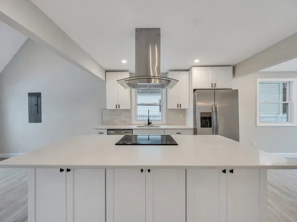 52 Halycon Rd, Lindenhurst, NY 11757