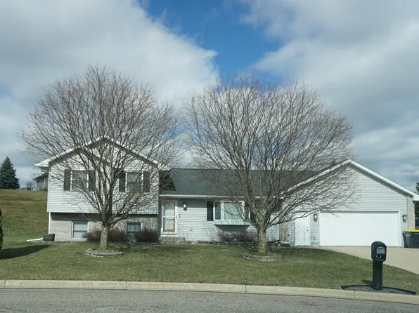 417 Ridgeview Ct, Tomah, WI 54660