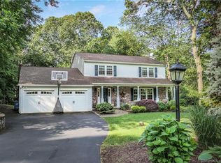 17 Bittersweet Dr, Gales Ferry, CT 06335