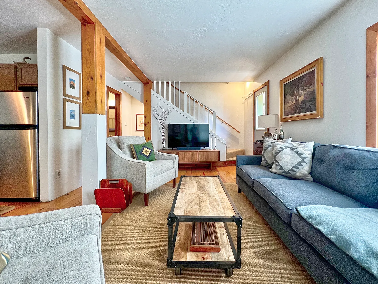 3 bed, 1055 sqft, $3,400 — Photo 2