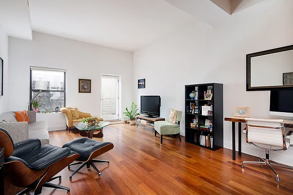 Sold by MNS | media 23