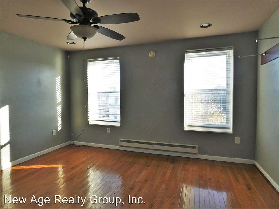 1st image of 3913 Aspen St #3