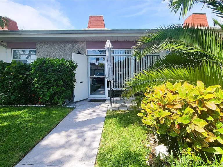 4318 Tahitian Gardens Cir #B — Photo 3