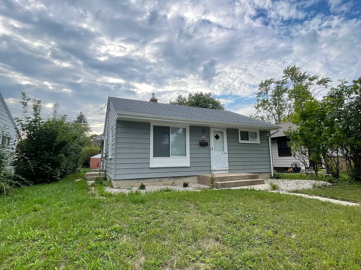 4 bed, 936 sqft, $1,800 — Photo 1