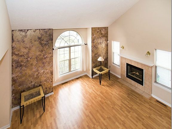 4th image of 8563 Cherie Dr E