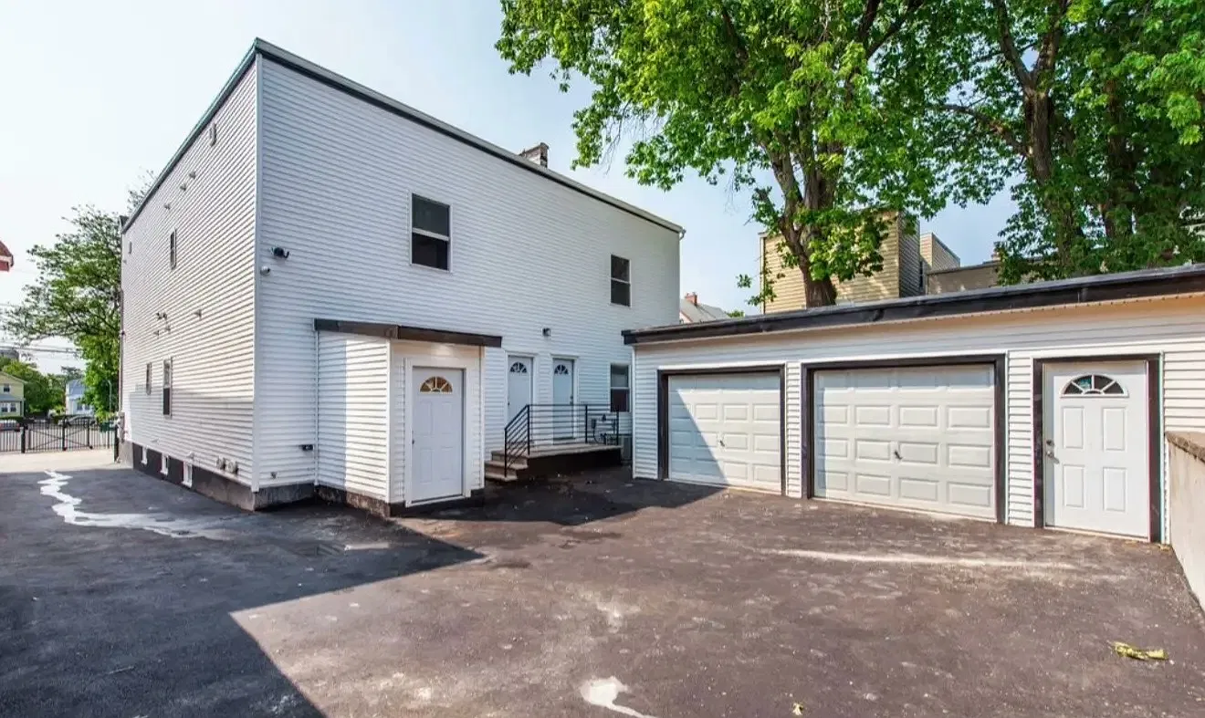 2 bed, $1,900 — Photo 4