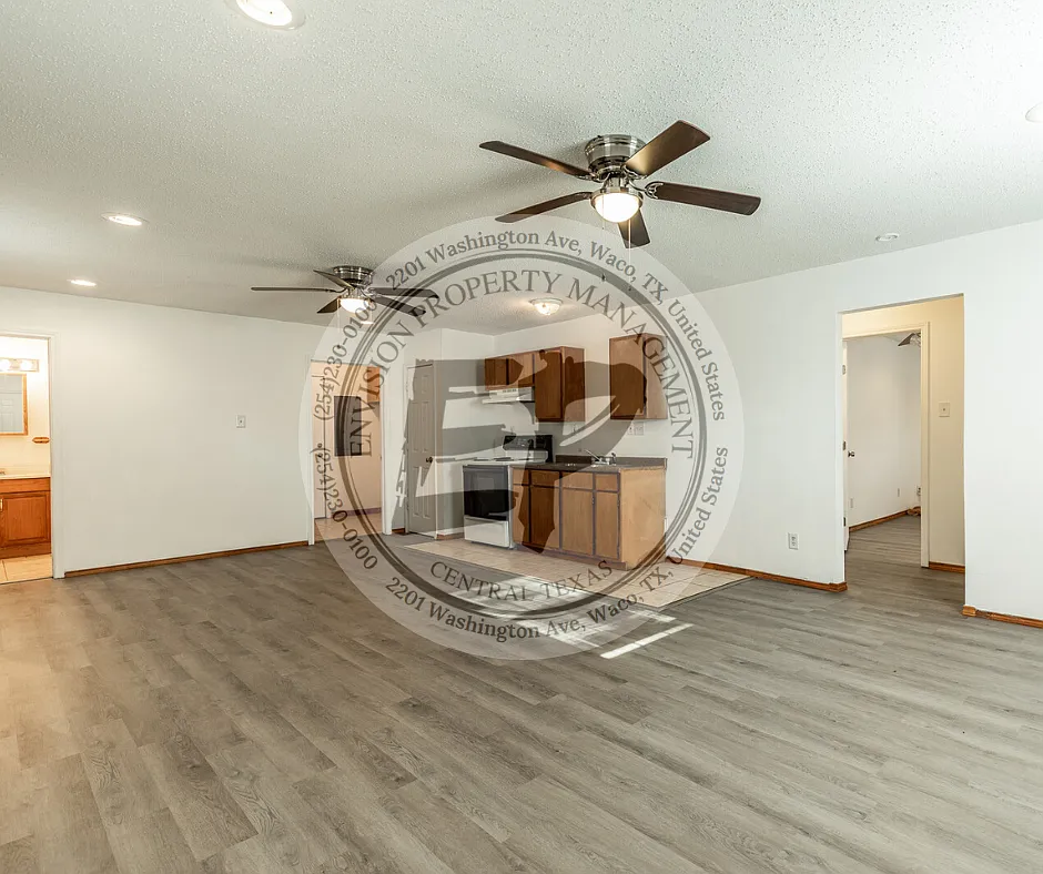 140 County Road 1604 - 1 — Photo 2