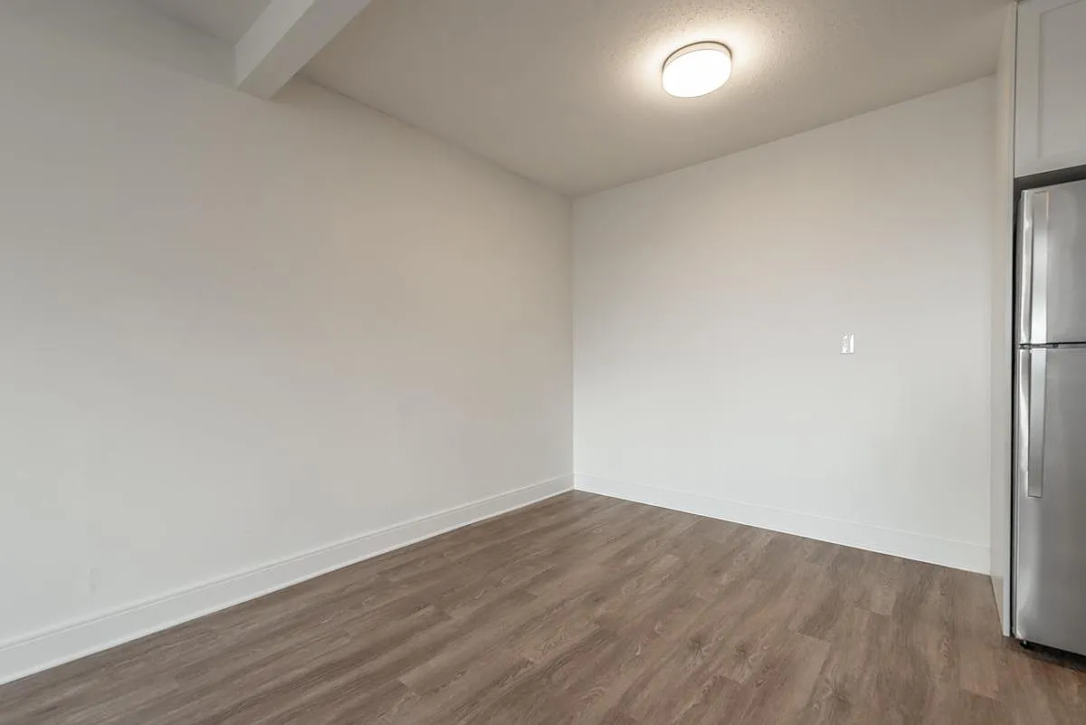 Macaulay East Apartments — Photo 4