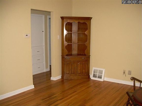 4th image of 241 Mission Dr