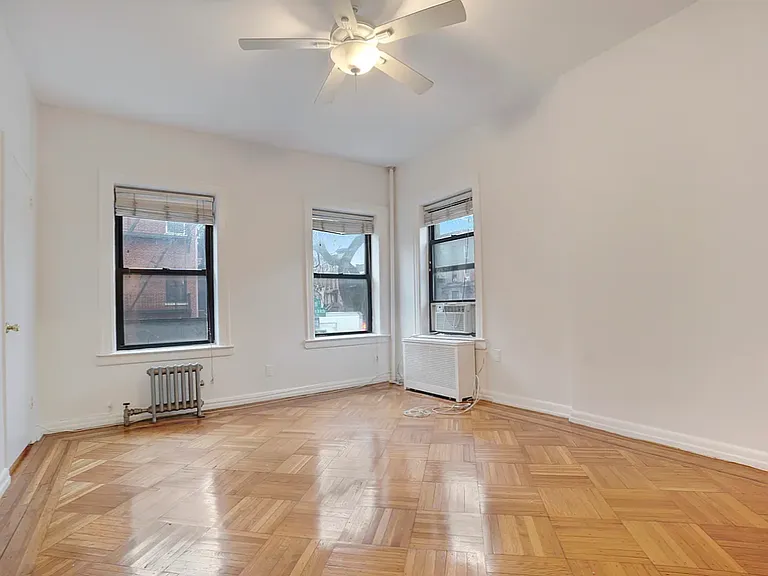 572 Henry St #1 — Photo 2