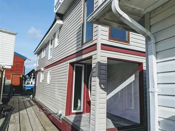 8191 River Rd #201, Richmond, BC V6X 1X8