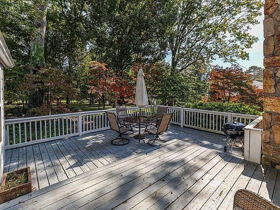 3rd image of 120 Longstreet Dr
