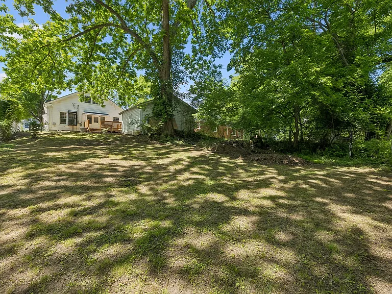 821 Greenwood Ave — Photo 32