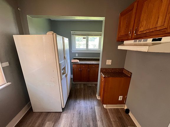 4th image of 3955 E 71st St