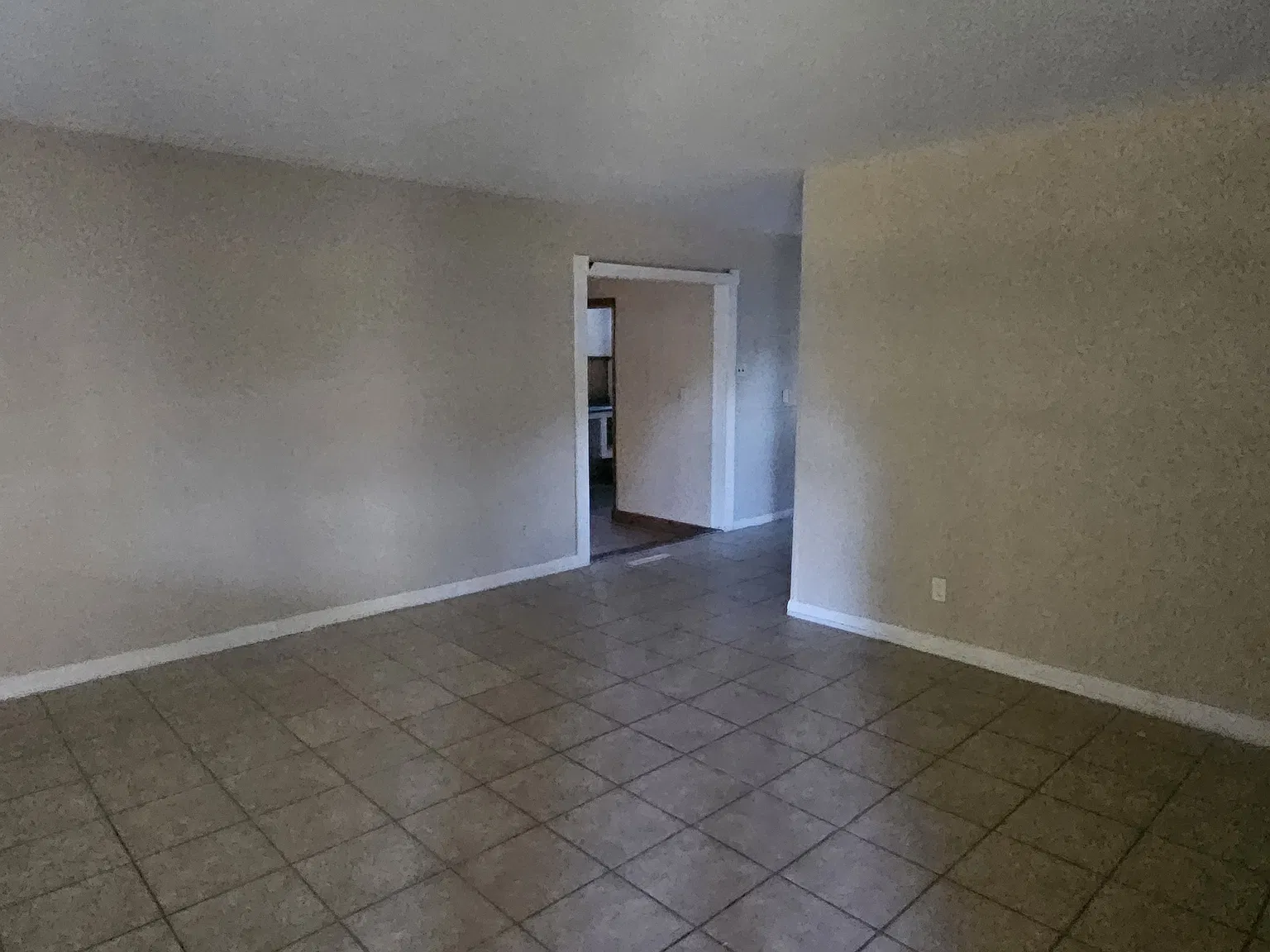 4 bed, 1700 sqft, $1,800 — Photo 2