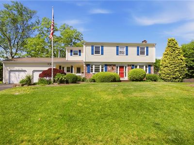 5 Heritage Rd, Bristol, RI, 02809