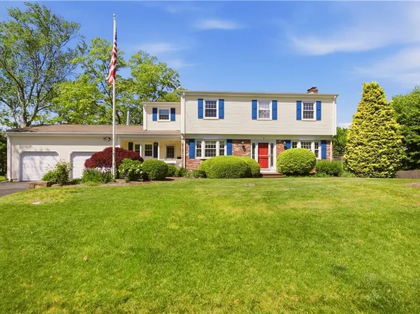 5 Heritage Rd, Bristol, RI 02809