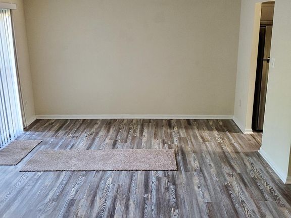 Living Room/Dining Area