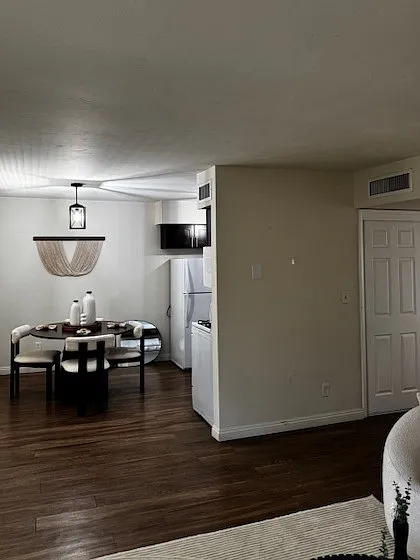 3 bed, 982 sqft, $1,000 — Photo 3