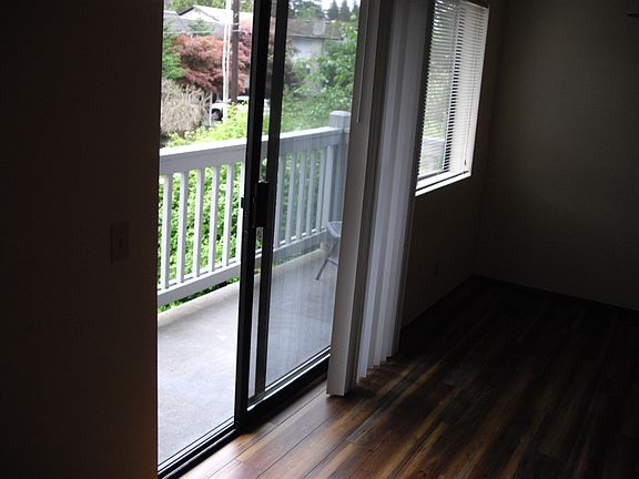 3rd image of 14338 Midvale Ave N
