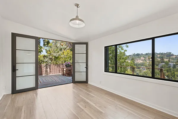 2 bed, 1.5 bath, 1300 sqft, $4,300 — Photo 4