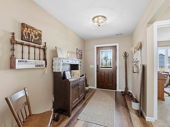 3rd image of 2092 Hemlock Ln