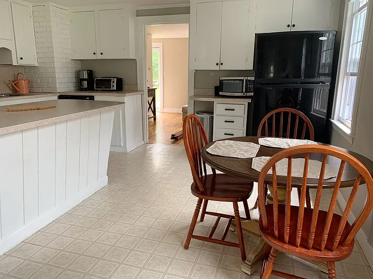32 Loraine St — Photo 3