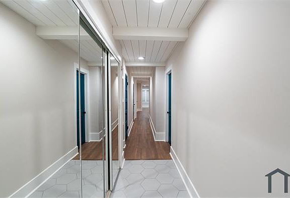 5th image of 5604 S Manhattan Pl